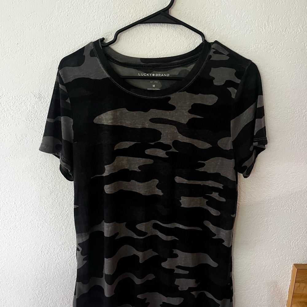 Lucky Brand Black and Gray Camo Short Sleeve Tee